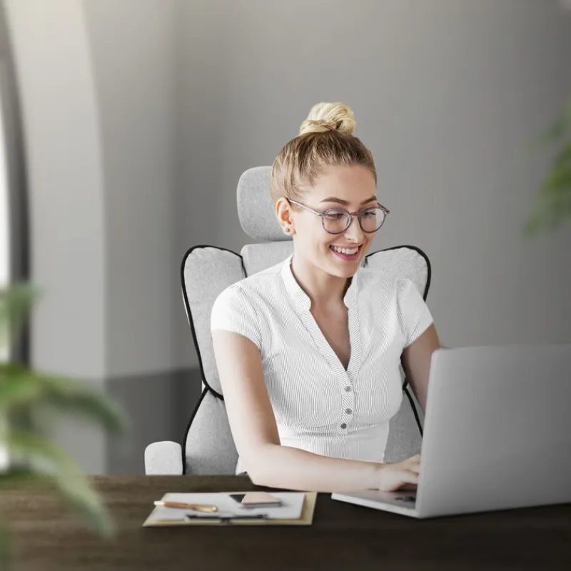 Chefsessel Bürostuhl höhenverstellbar Hellgrau mit höhenverstellbarer Rückenlehne und Fuß-& Kopfstütze bis 120 kg ML-Design-ECD Germany Best