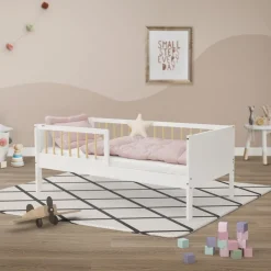 Kinderbett 70x140 cm mit Lattenrost und Rausfallschutz Weiß/Natur Kiefernholz ML-Design-ECD Germany Sale